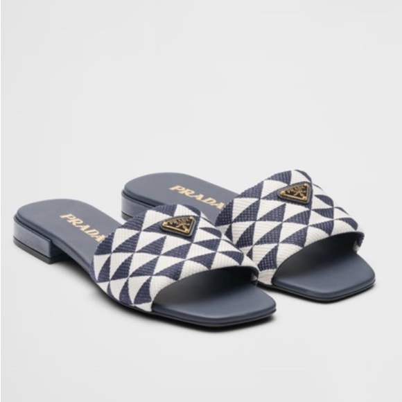 Prada Logo slide 7.5 - Picture 3 of 11